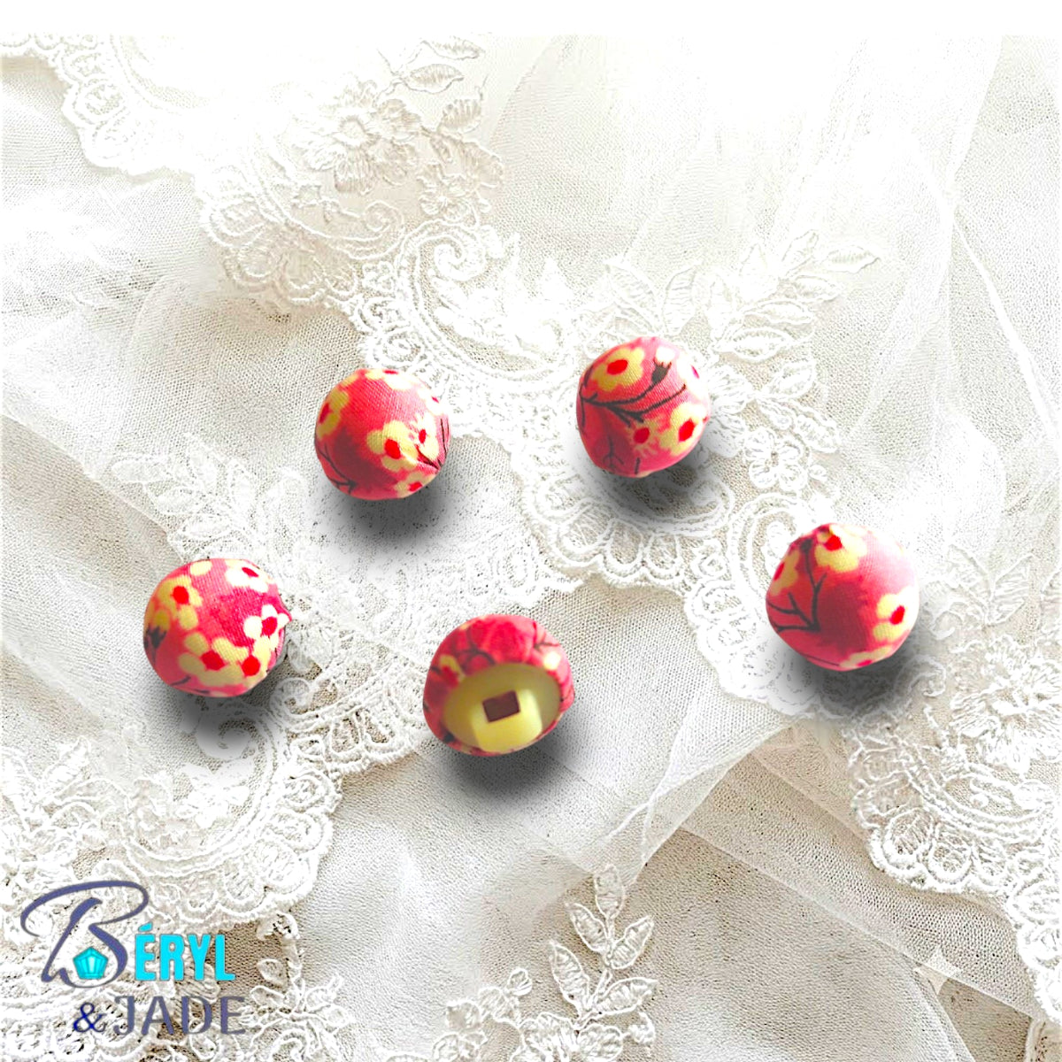 Lot de cinq Boutons Boule tissu Liberty 12 mm