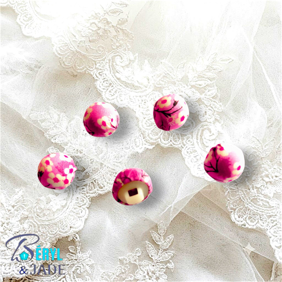 Lot de trente Boutons Boule tissu Liberty 12 mm