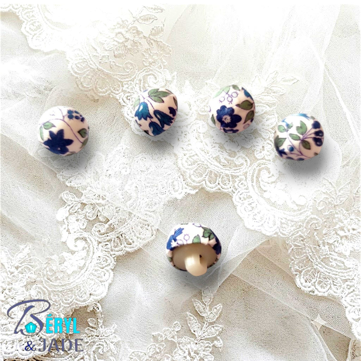 Lot de douze Boutons Boule tissu Liberty 12 mm